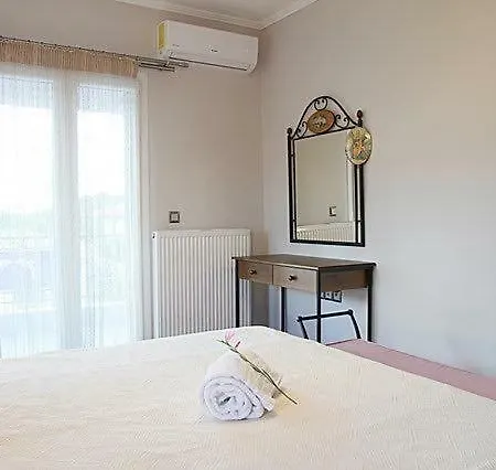 Panselinos Apartment *
